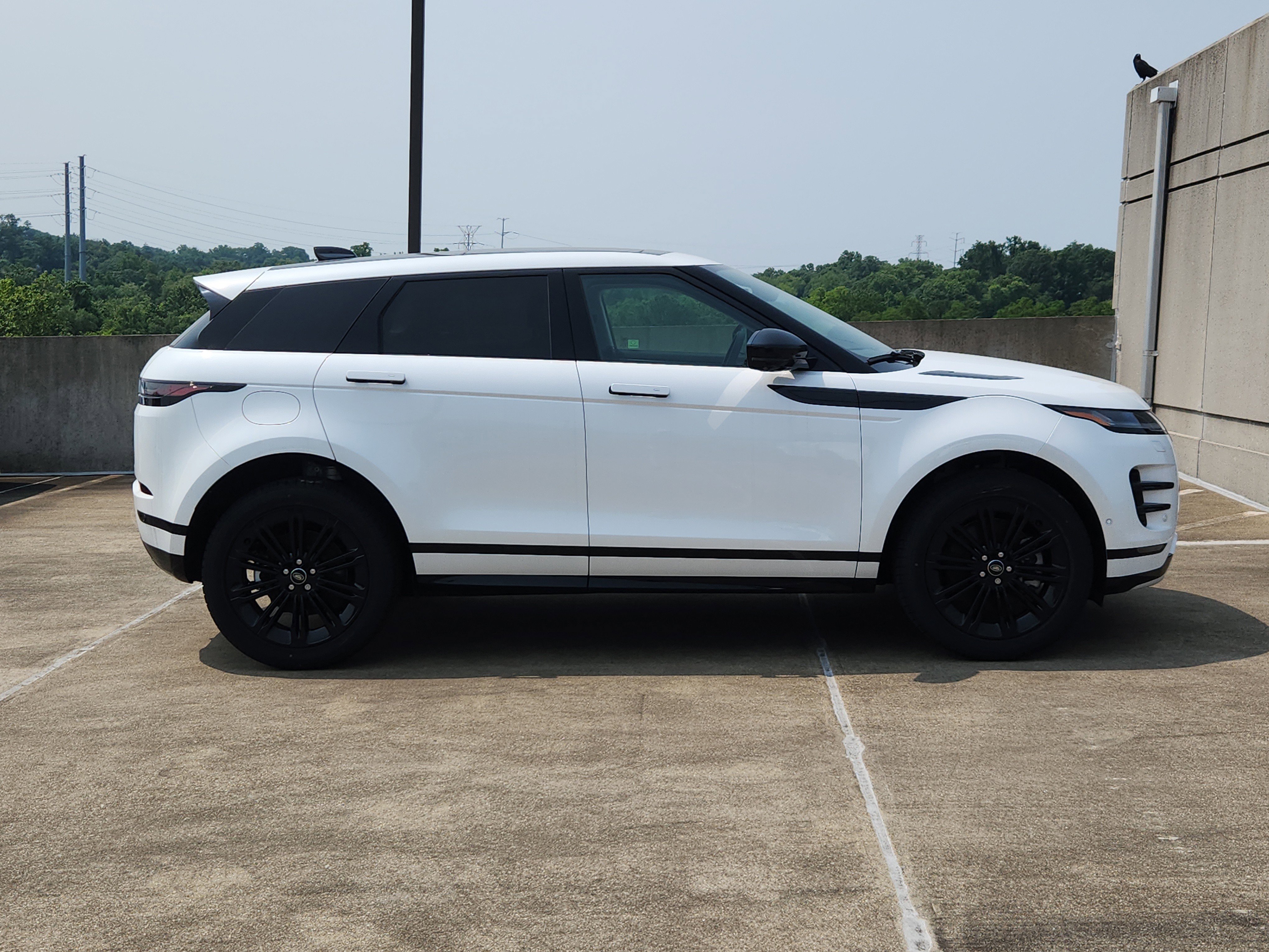 Used 2025 Land Rover Range Rover Evoque Dynamic SE image 11