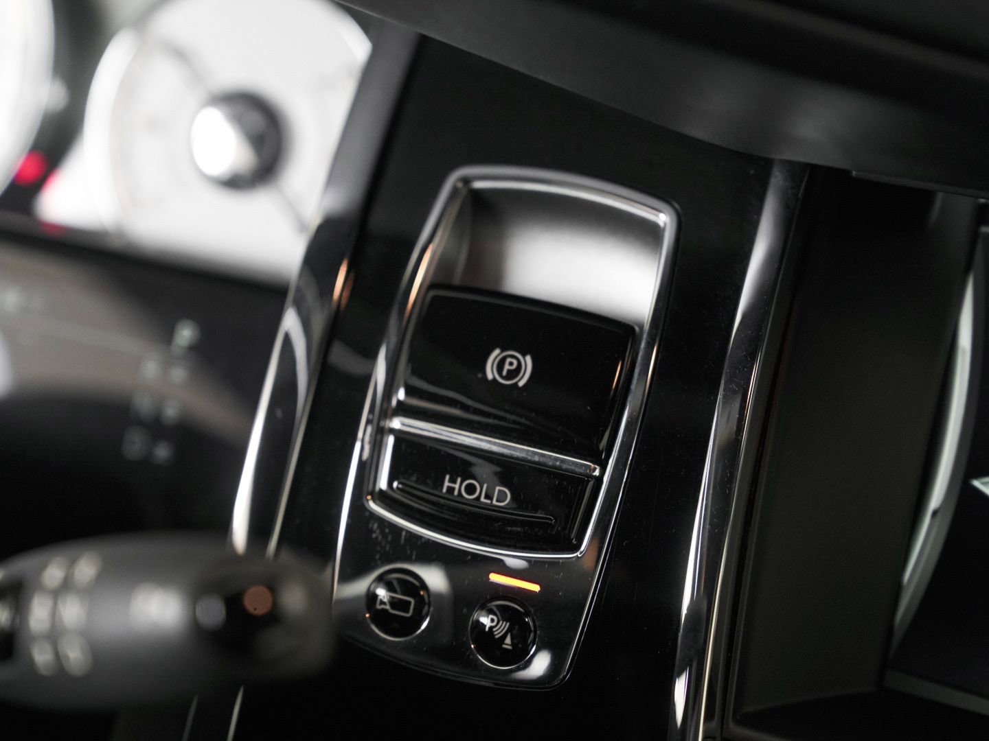 Used 2020 Rolls-Royce Dawn image 40