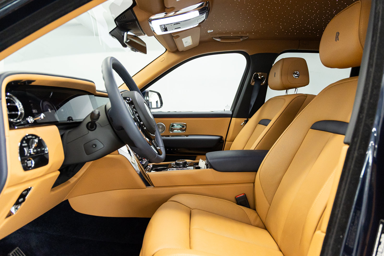 Certified 2025 Rolls-Royce Cullinan AWD/4WD image 34