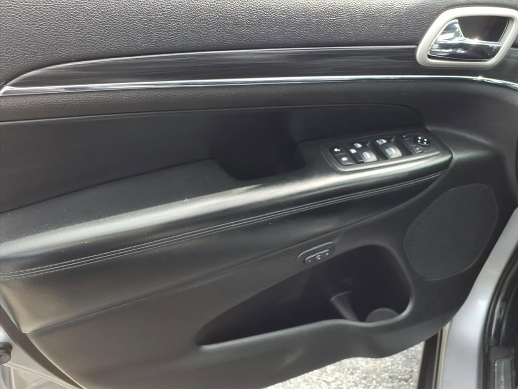 Used 2020 Jeep Grand Cherokee Limited image 17