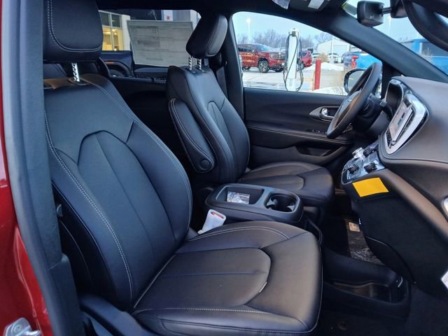 New 2026 Chrysler Pacifica Select image 14