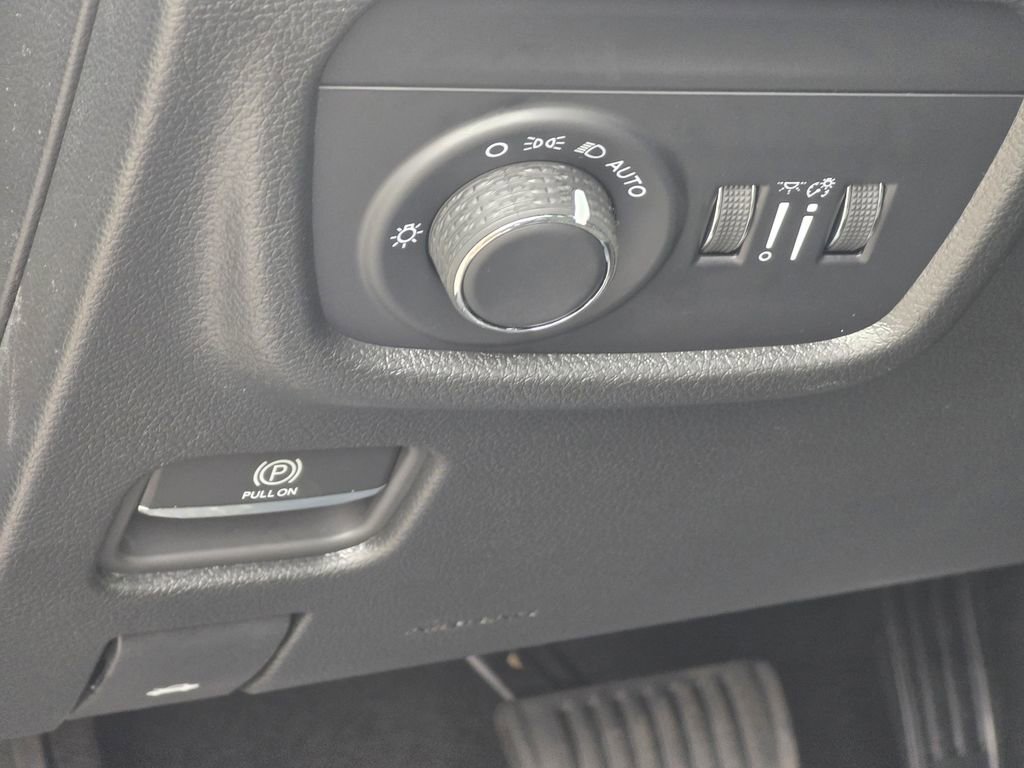 New 2025 Jeep Grand Cherokee L Altitude image 33