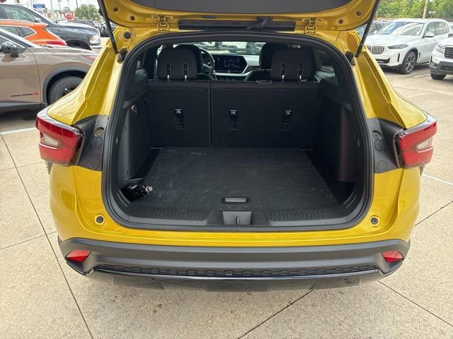 Used 2025 Chevrolet Trax RS w/ Sunroof Package image 8