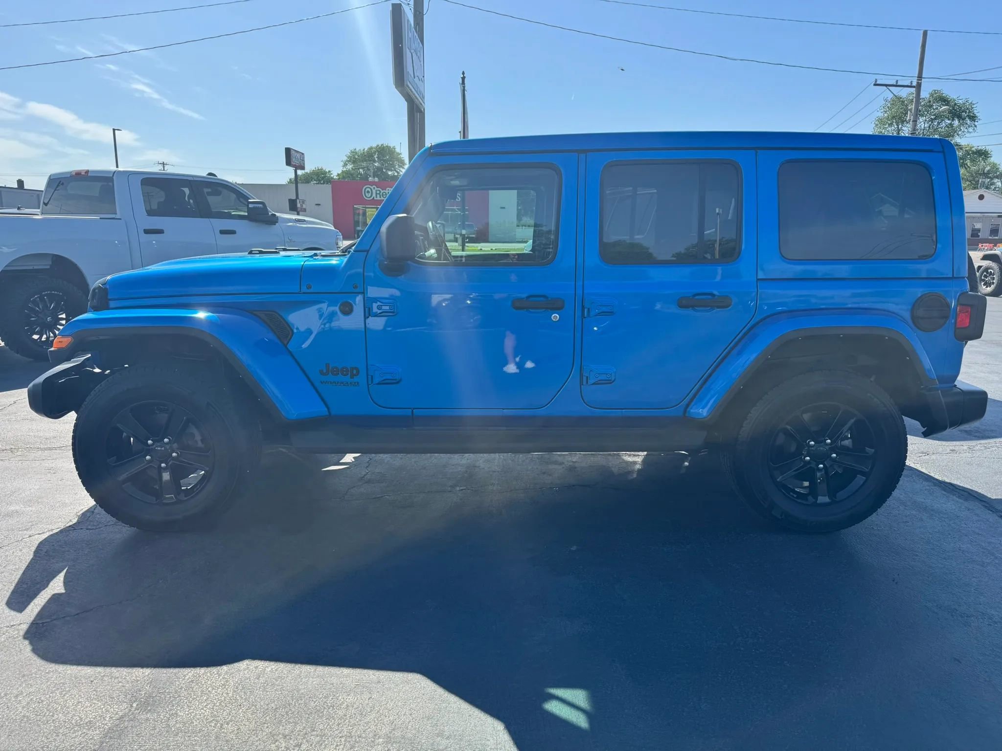 Used 2022 Jeep Wrangler Unlimited Sahara AWD/4WD image 2