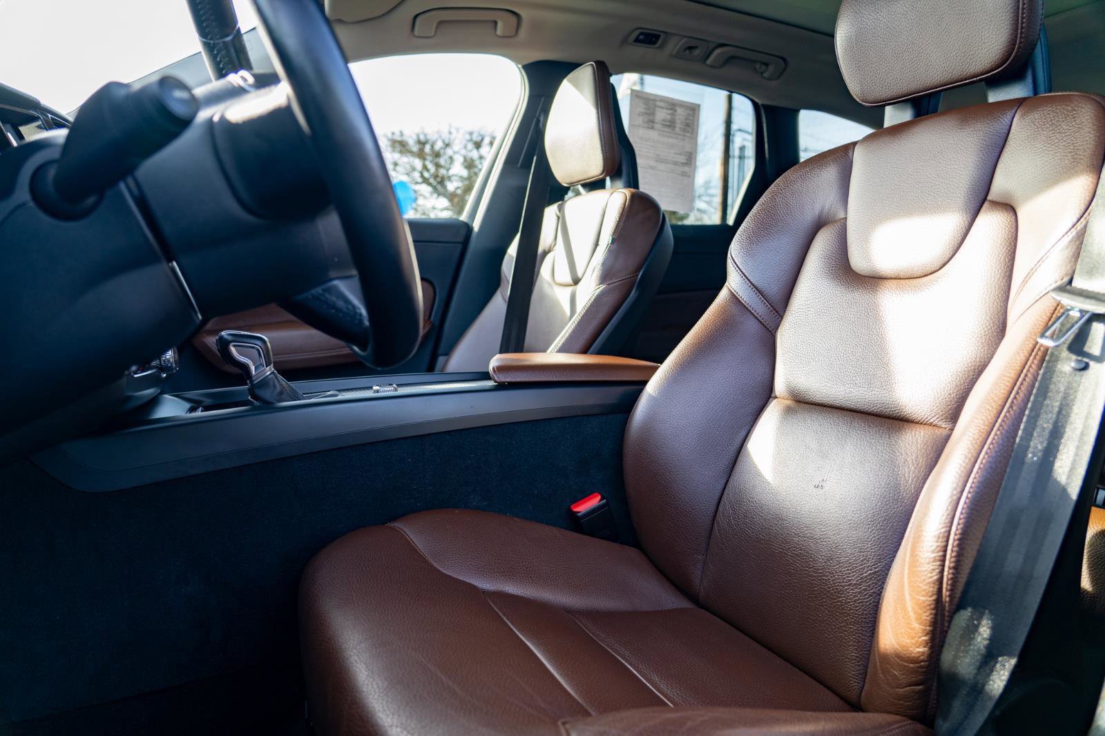 Used 2018 Volvo XC60 T5 Momentum w/ Convenience Package AWD/4WD image 15