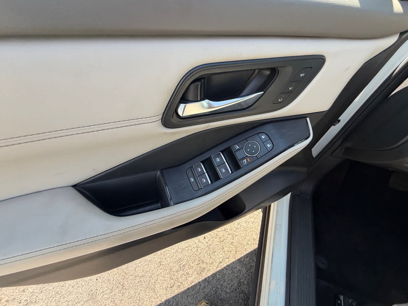 Used 2023 Nissan Rogue SL AWD/4WD image 12
