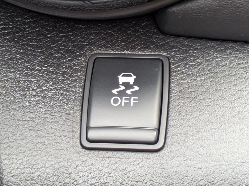 Used 2019 Nissan Kicks SR w/ SR Premium Package image 29