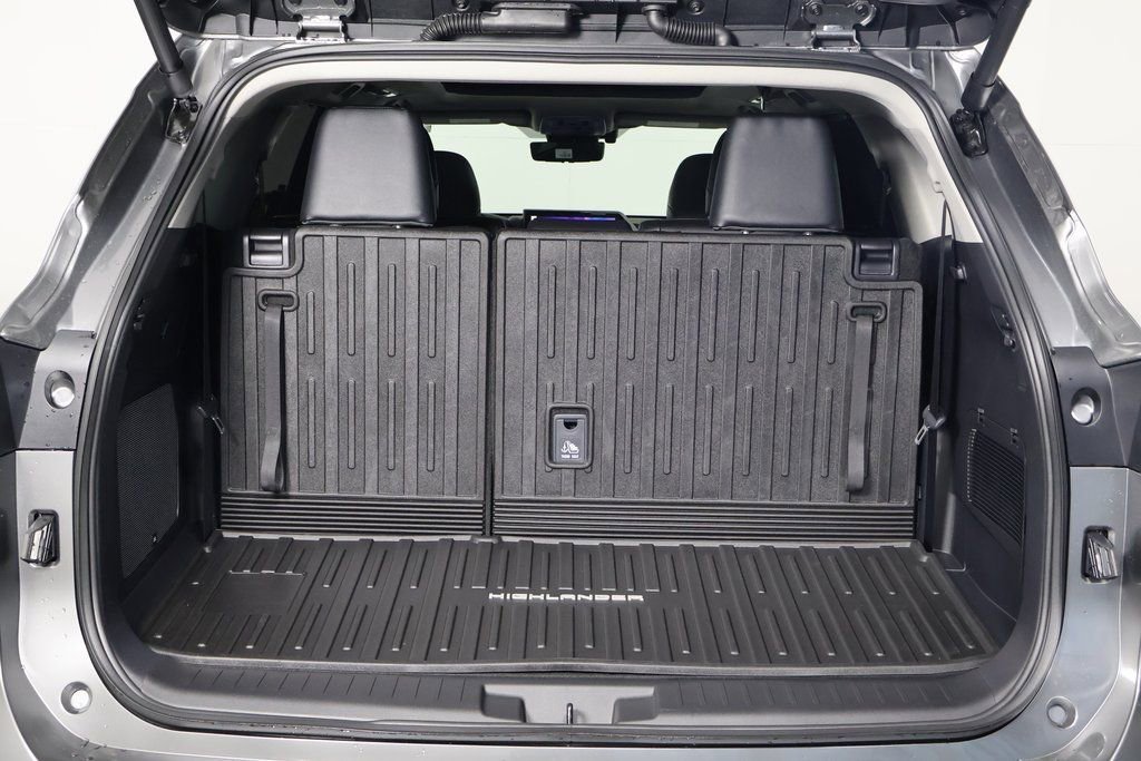 New 2026 Toyota Highlander Platinum image 9