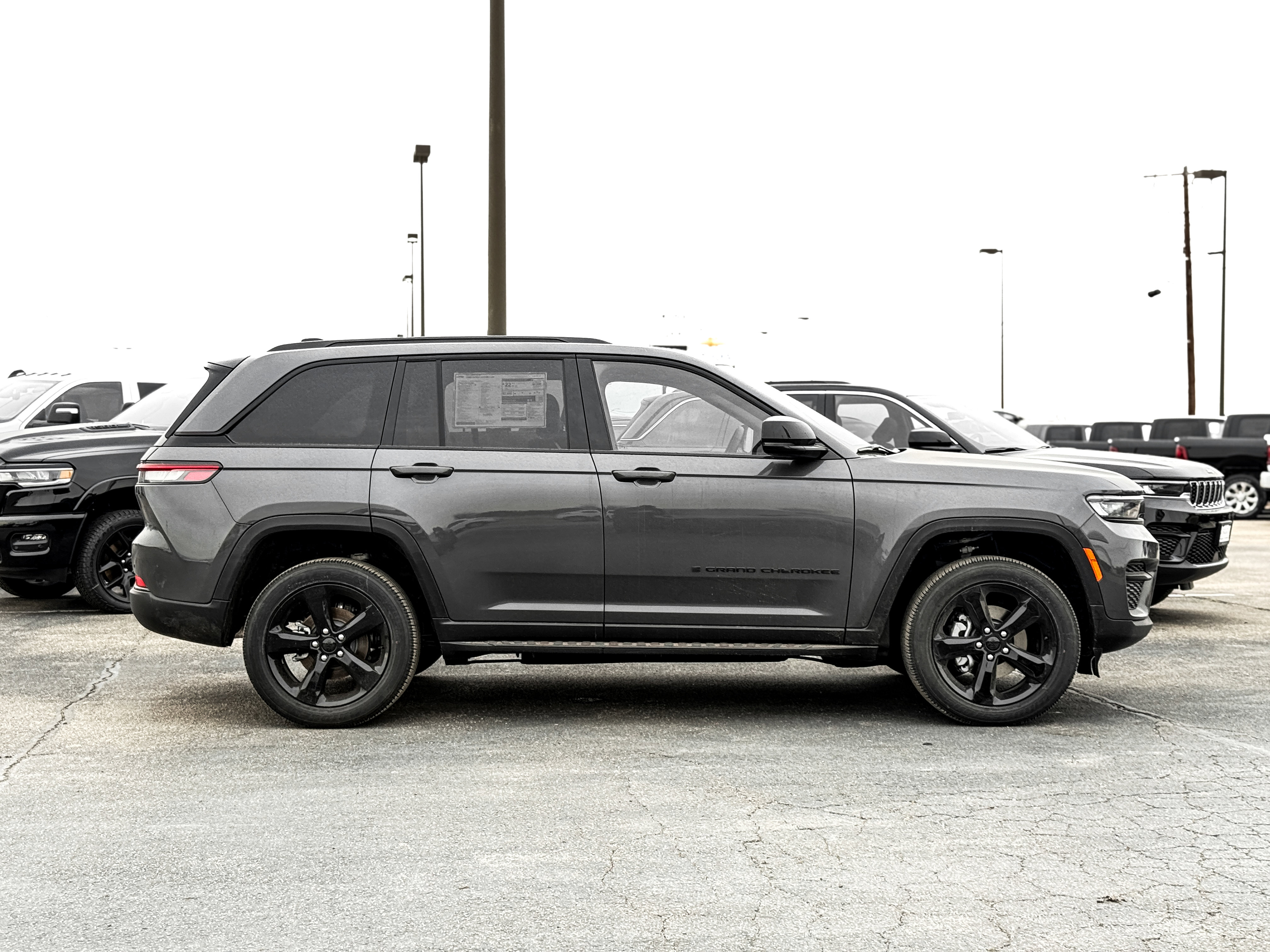 New 2025 Jeep Grand Cherokee 4WD image 4