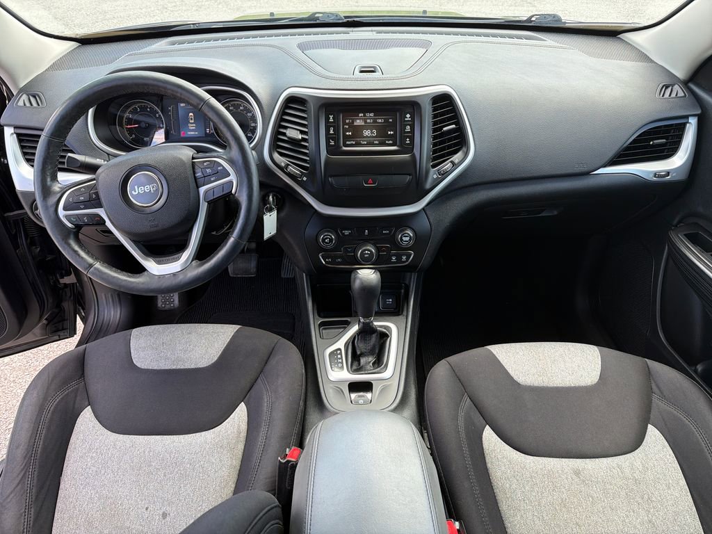 Used 2014 Jeep Cherokee Latitude w/ Cold Weather Group FWD image 4
