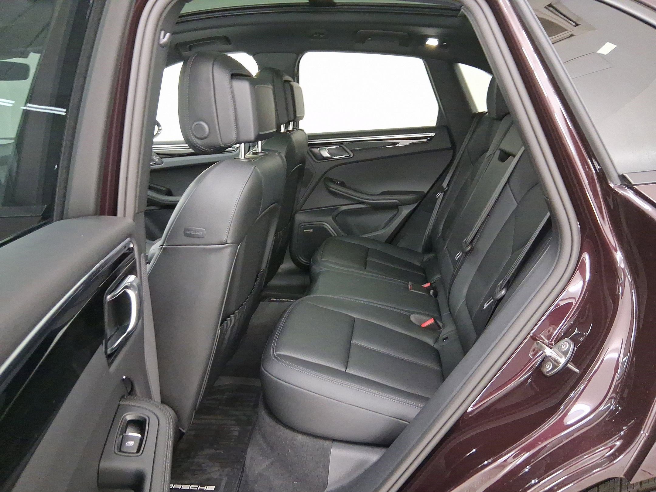 Used 2025 Porsche Macan image 13