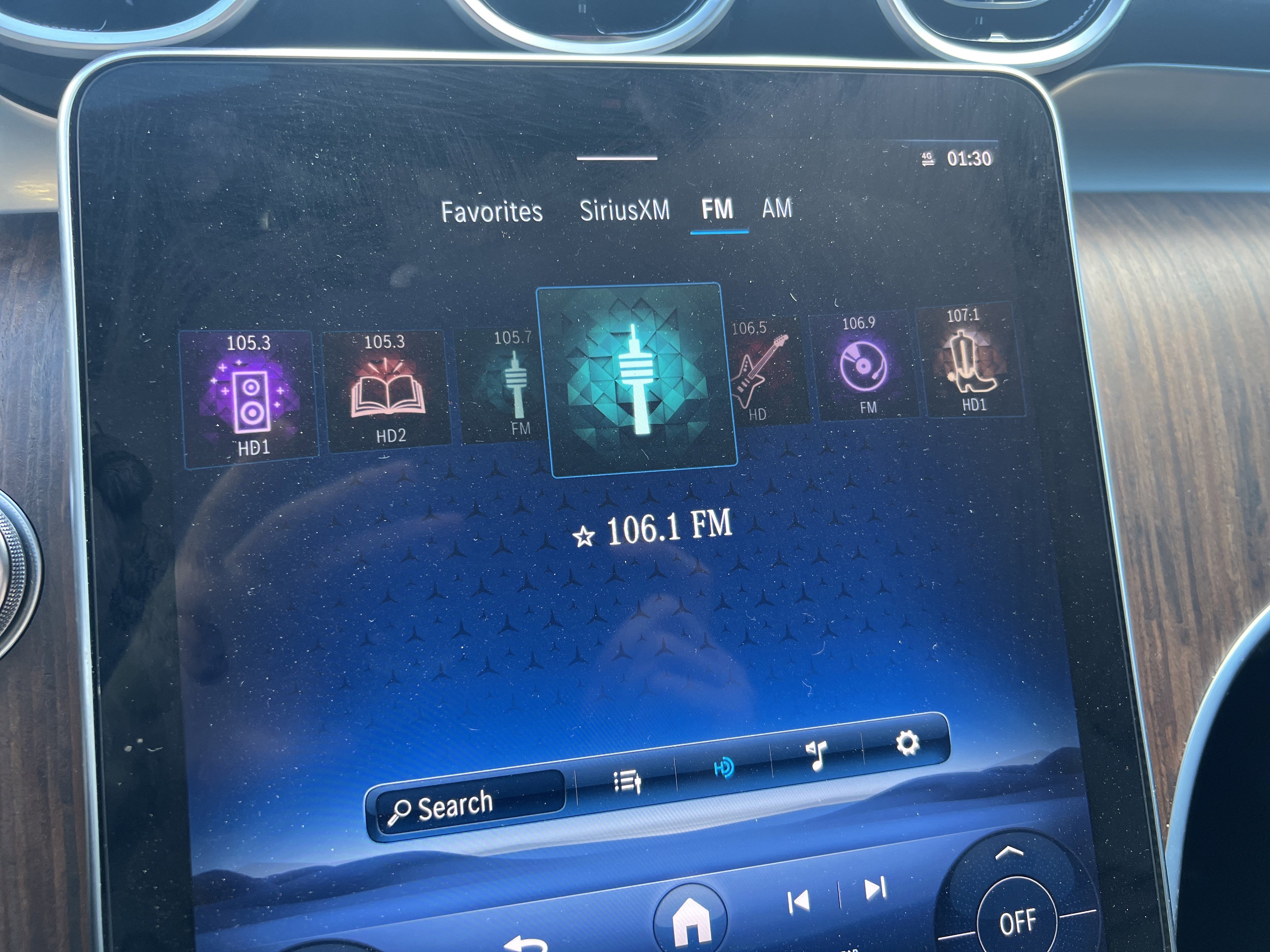 Used 2024 Mercedes-Benz GLC 300 4MATIC w/ AMG Line image 23