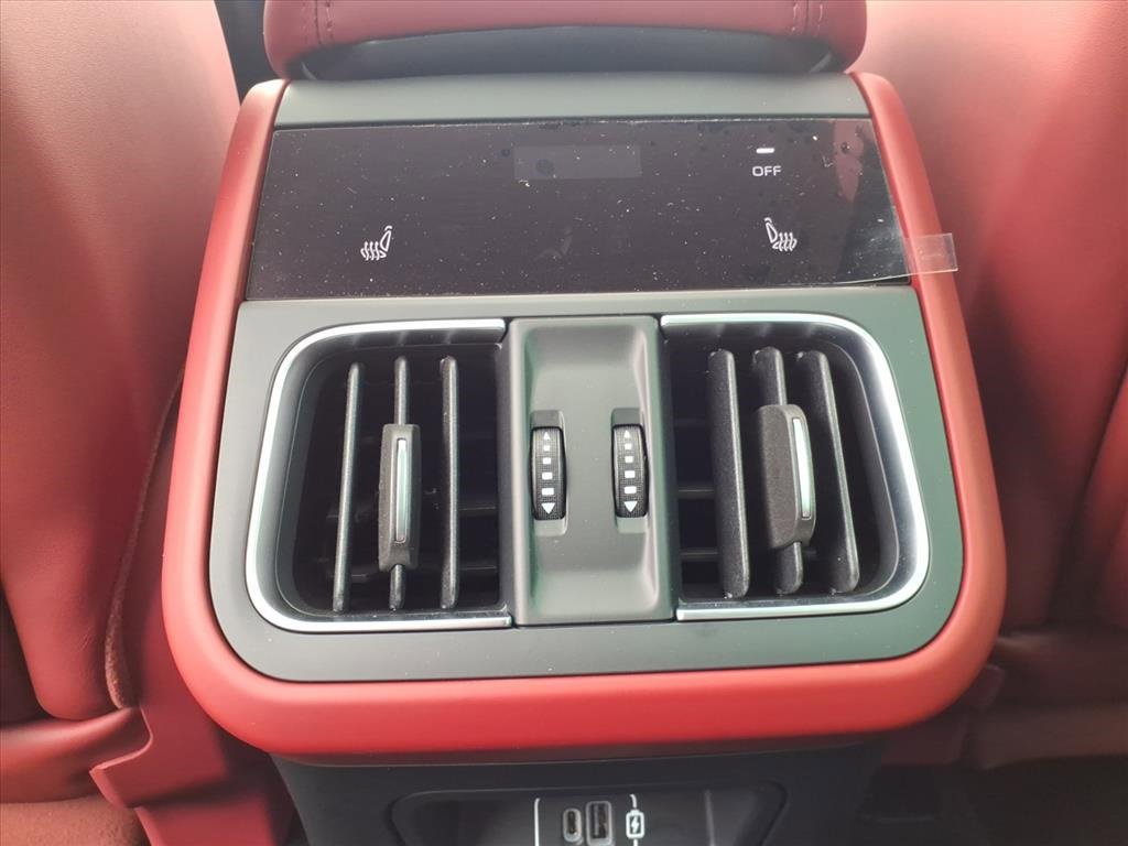 New 2025 Maserati Grecale GT image 14