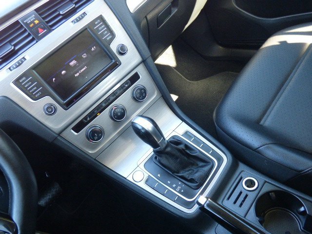 Used 2017 Volkswagen Golf SE image 15