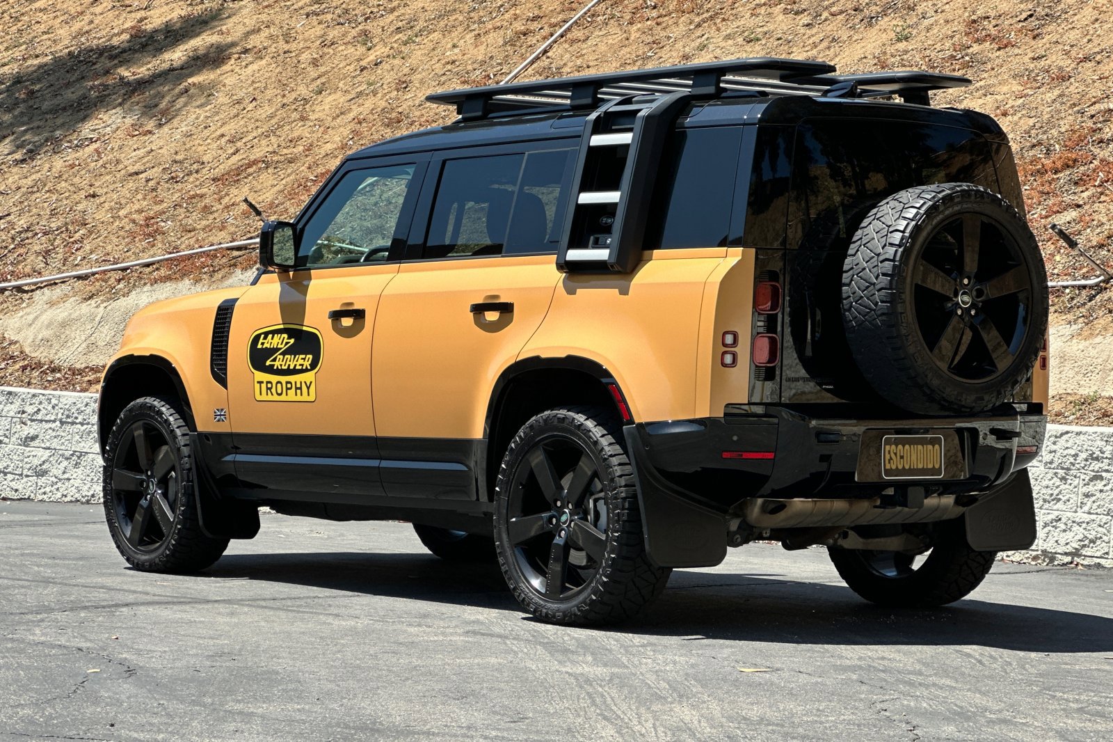 Used 2022 Land Rover Defender 110 Trophy Edition image 6