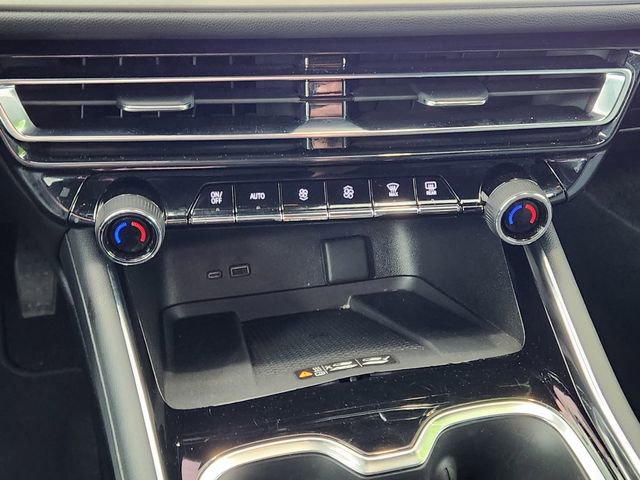 Used 2025 Chevrolet Traverse LT w/ Sun and Wheel Package image 25