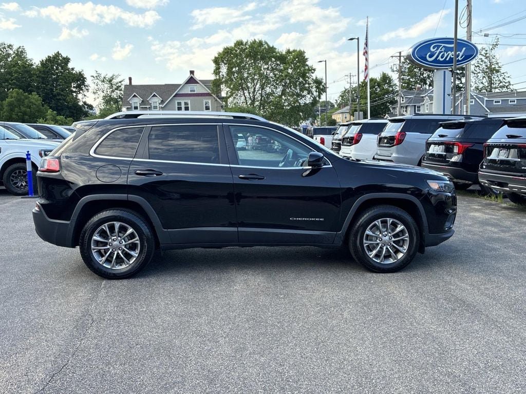 Used 2019 Jeep Cherokee Latitude Plus w/ Comfort/Convenience Group AWD/4WD image 8