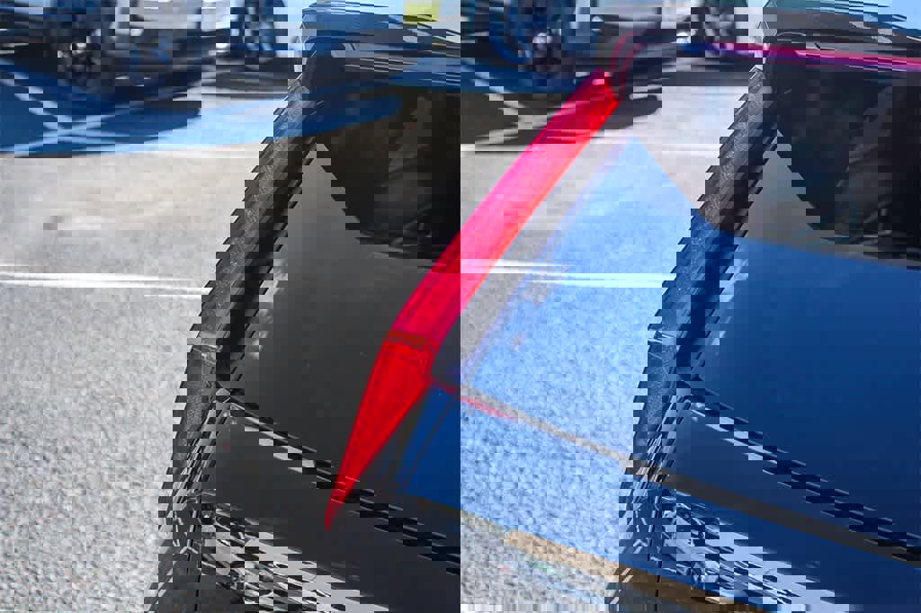 Used 2023 Kia Niro EX image 8