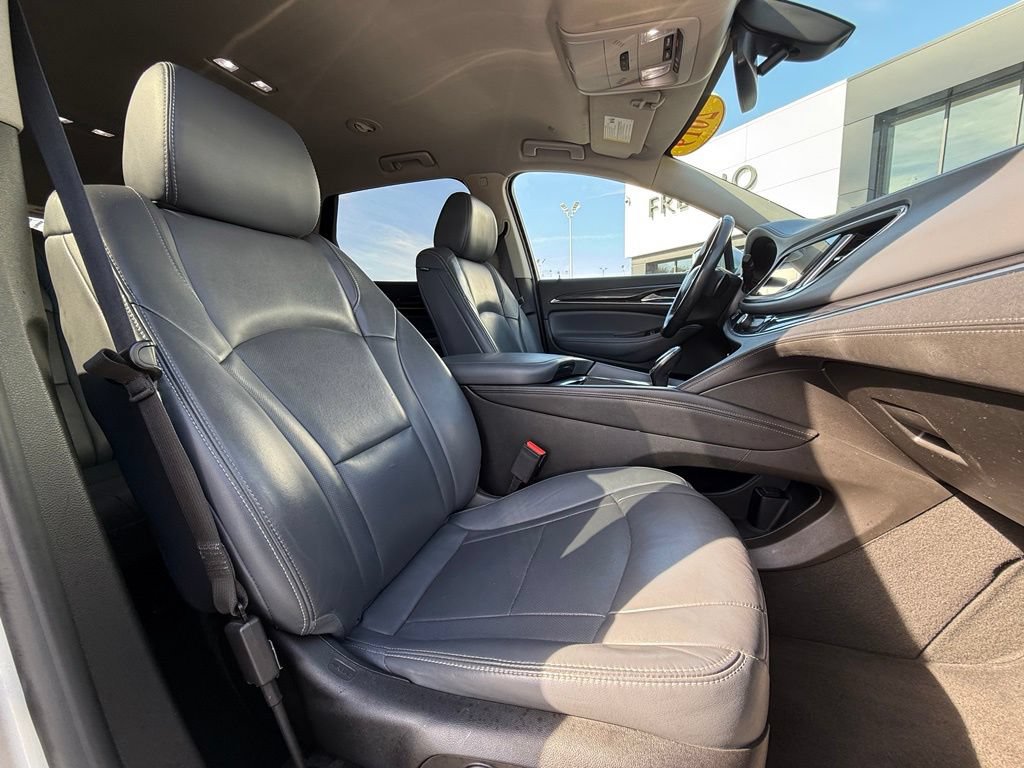 Used 2019 Buick Enclave Essence FWD image 17