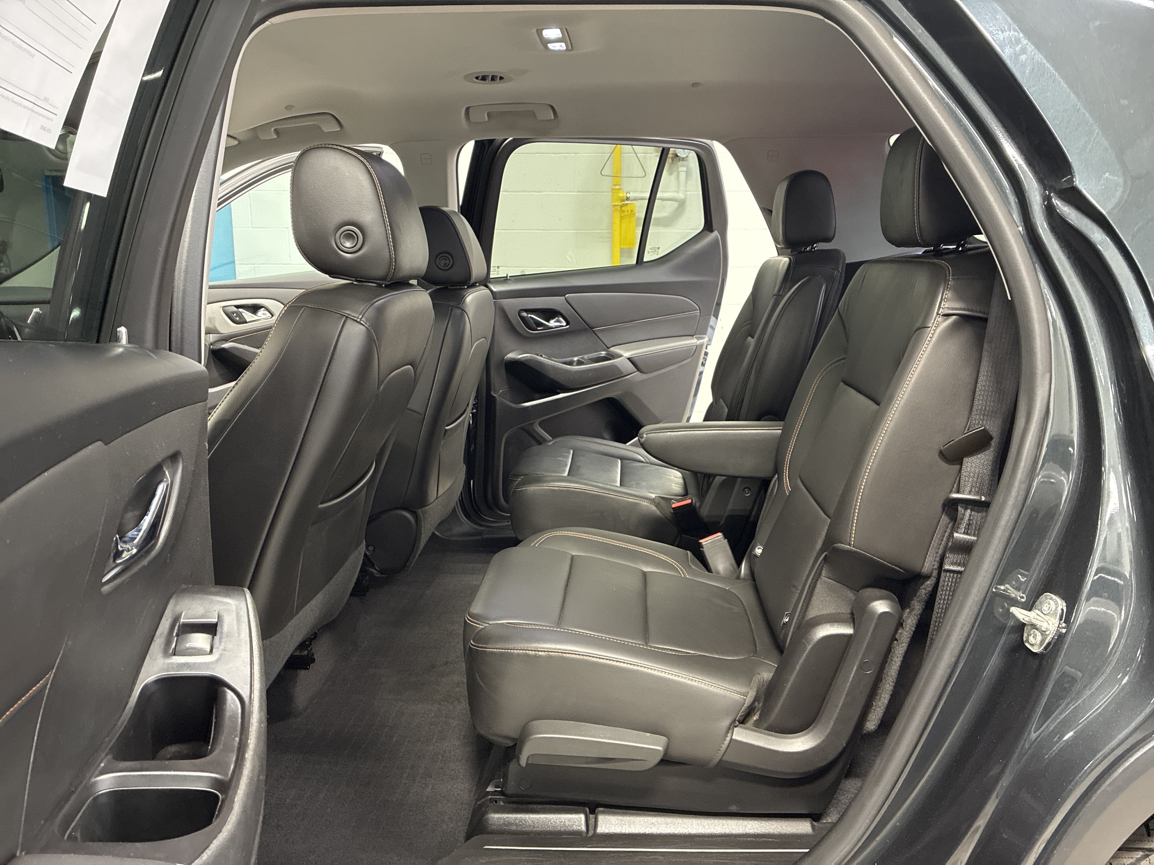 Used 2020 Chevrolet Traverse LT w/ LT Premium Package AWD/4WD image 11