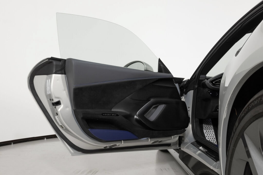 Used 2025 Ferrari 12Cilindri RWD image 28