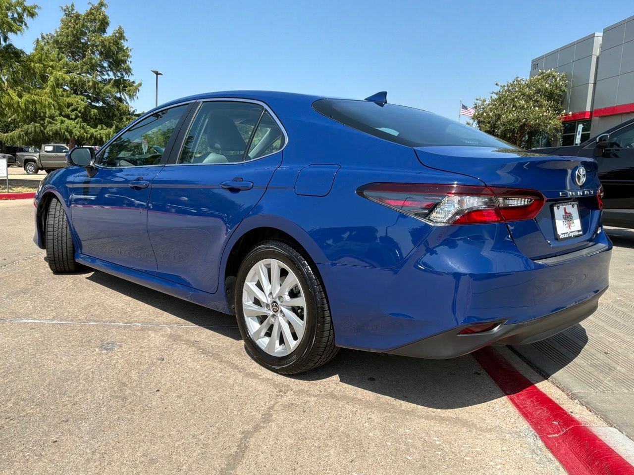 Used 2023 Toyota Camry LE FWD image 8