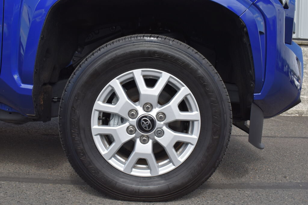 Certified 2025 Toyota Tacoma SR5 AWD/4WD image 28