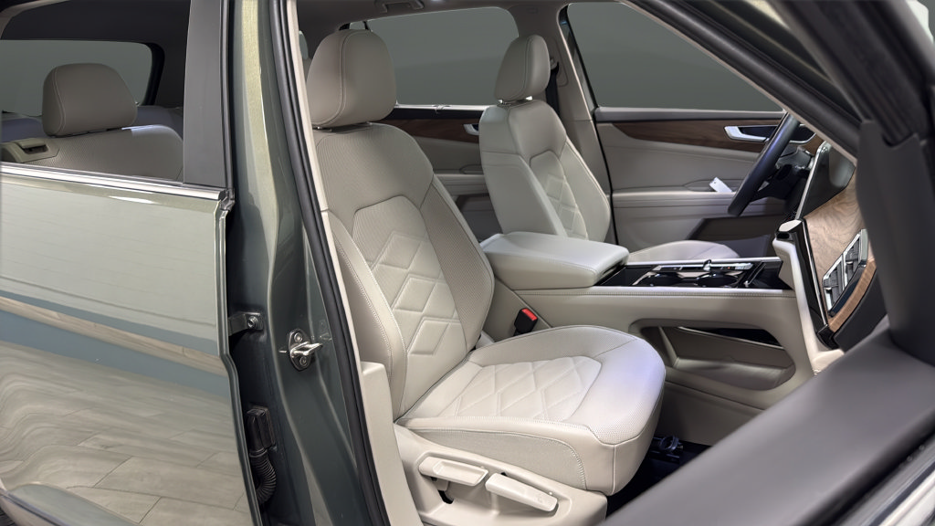 Used 2025 Volkswagen Atlas SE w/ Panoramic Sunroof Package AWD/4WD image 23