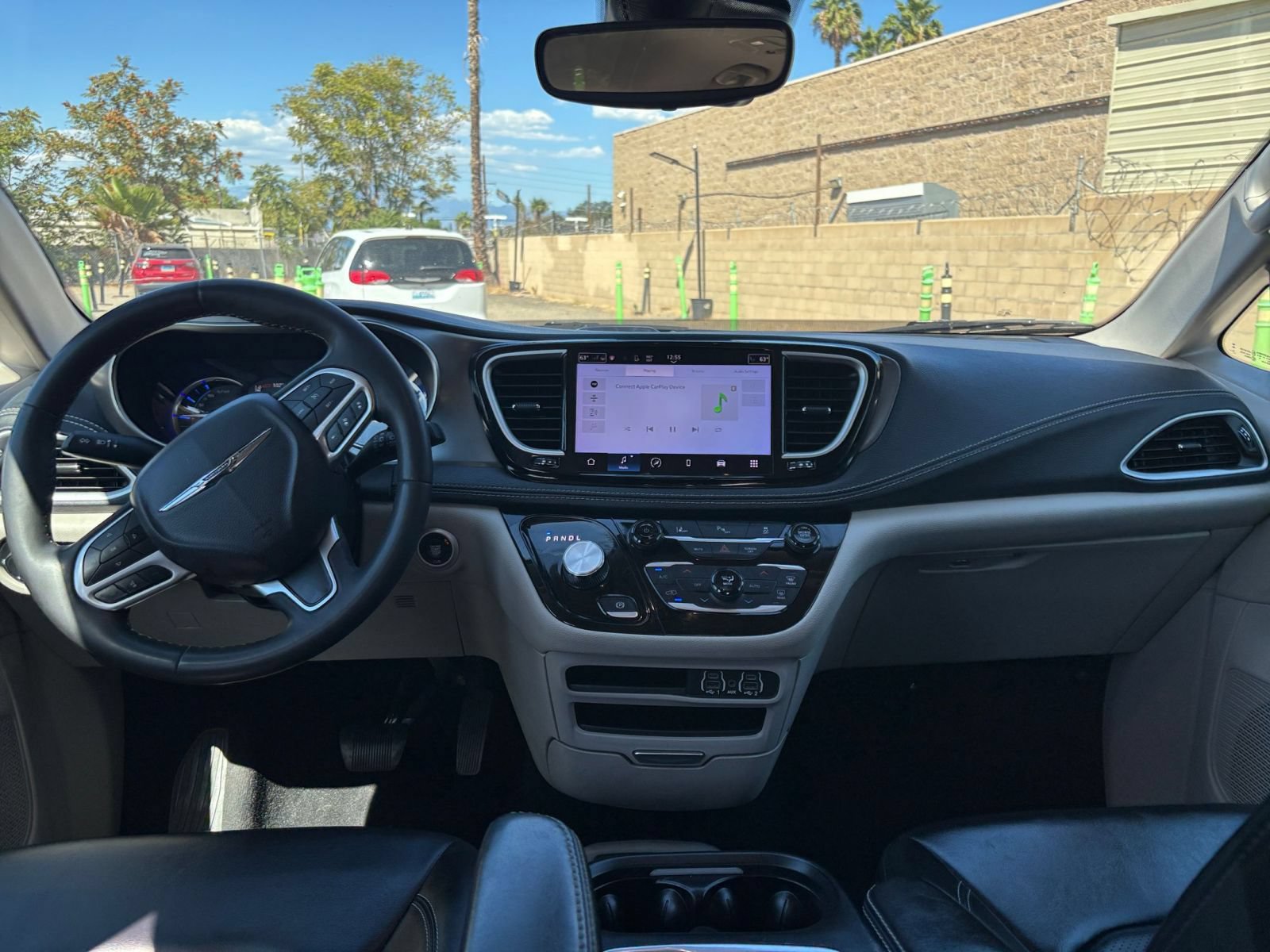 Used 2023 Chrysler Pacifica Touring-L FWD image 35