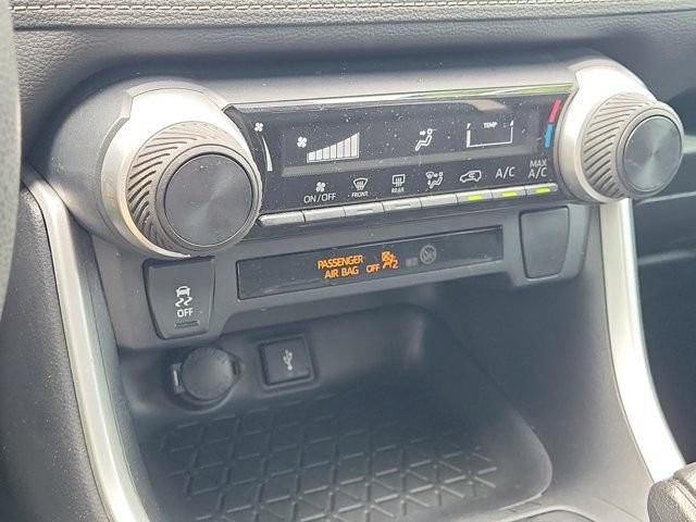 Used 2020 Toyota RAV4 LE w/ Carpet Mat Package FWD image 23