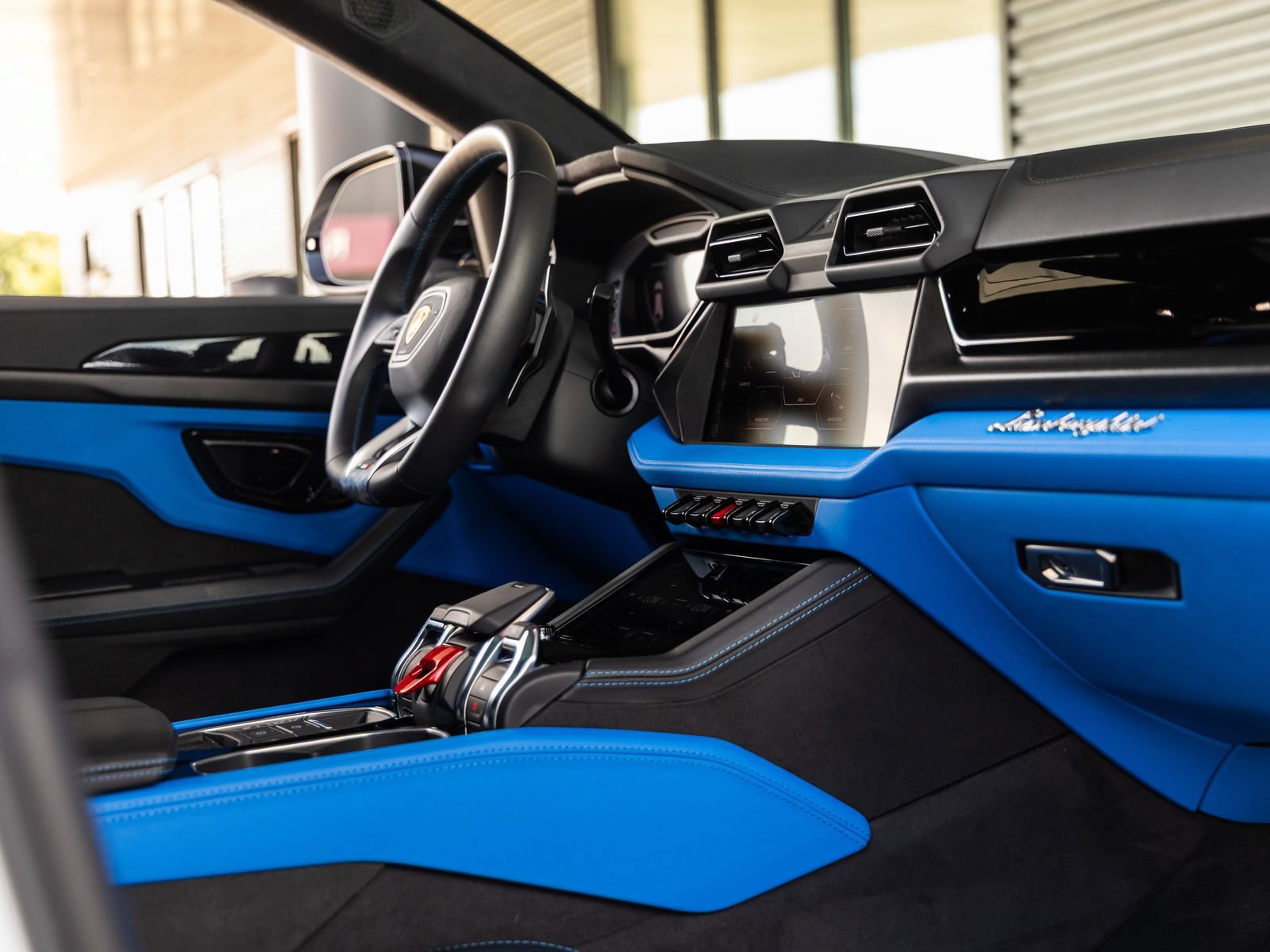 Used 2025 Lamborghini Urus S AWD/4WD image 50