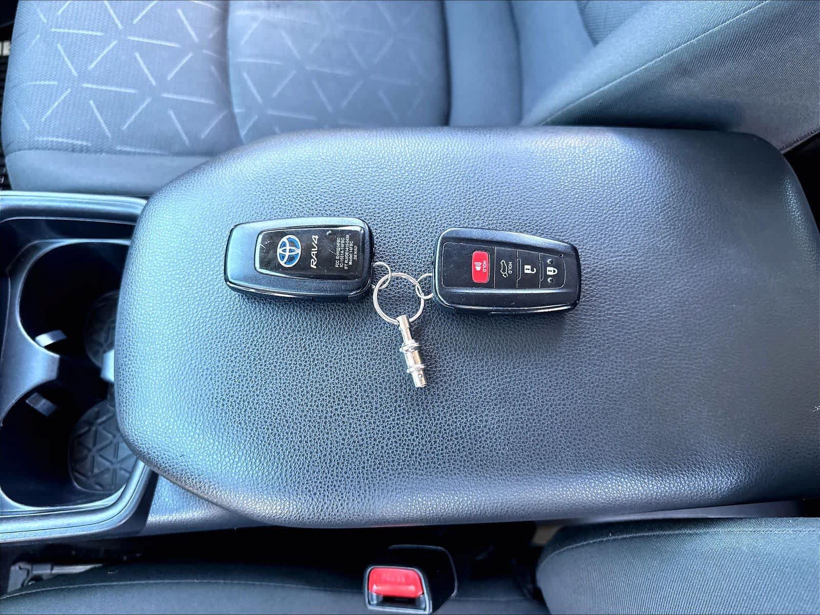 Used 2019 Toyota RAV4 XLE w/ Convenience Package AWD/4WD image 14