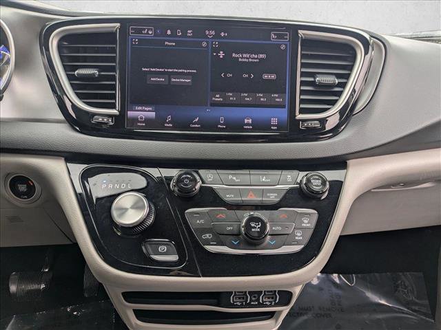 Used 2024 Chrysler Pacifica Touring-L image 15