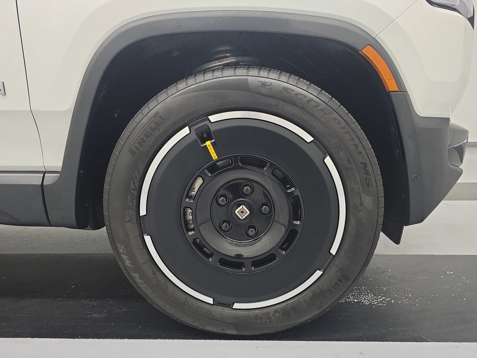 Used 2025 Rivian R1S Adventure AWD/4WD image 11
