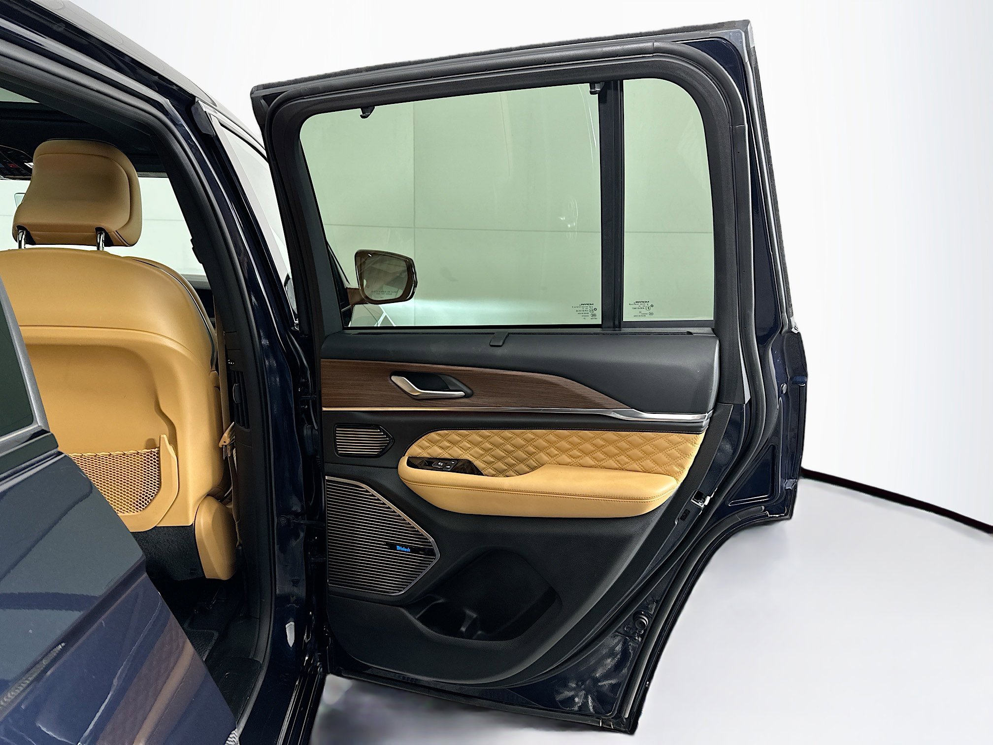 Used 2023 Jeep Grand Cherokee Summit w/ Advanced Protech Group IV image 32