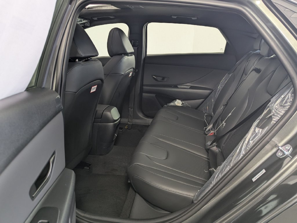 New 2026 Hyundai Elantra SEL Sport FWD image 23