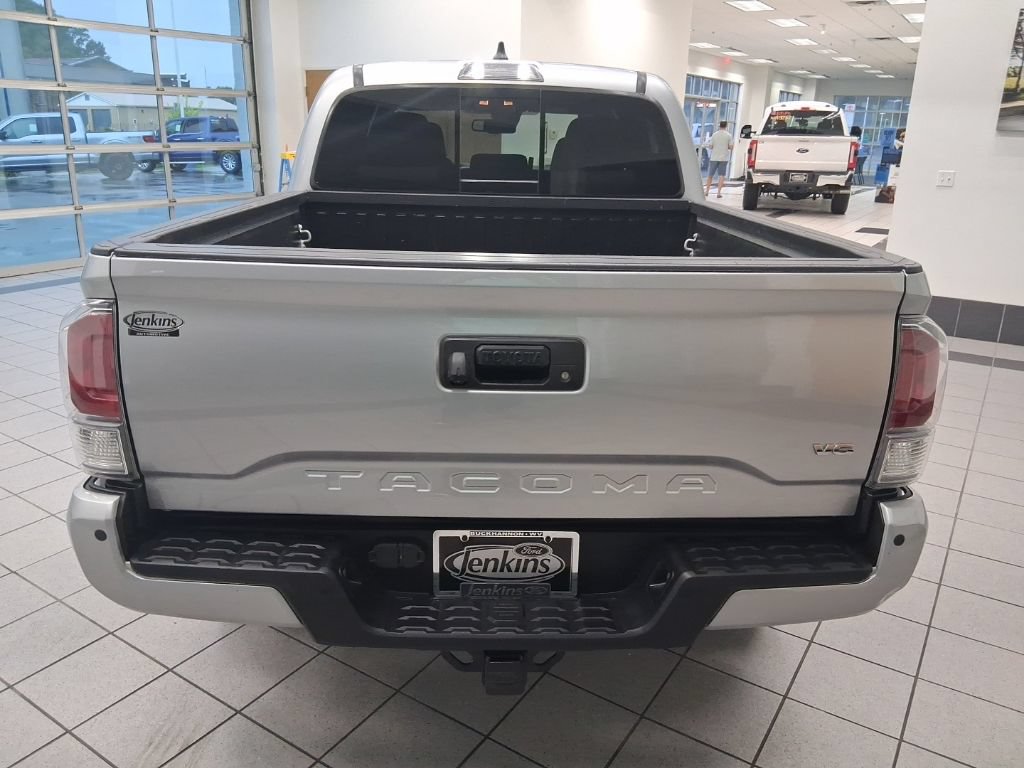 Used 2023 Toyota Tacoma TRD Off-Road w/ Technology Package AWD/4WD image 17
