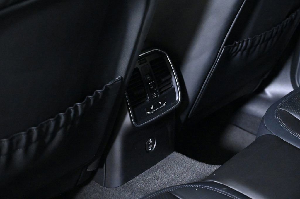 Certified 2023 Porsche Macan S image 20