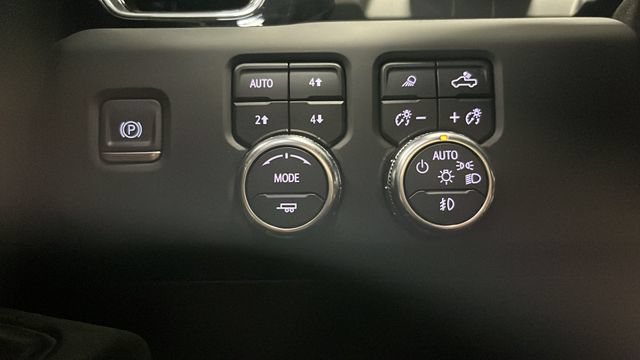 Used 2024 GMC Sierra 3500 Denali w/ Denali Reserve Package AWD/4WD image 35