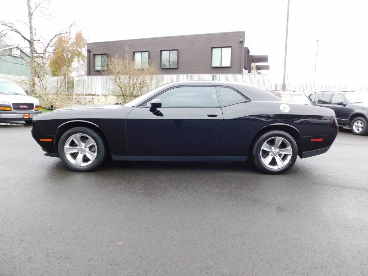 Used 2015 Dodge Challenger SXT image 21