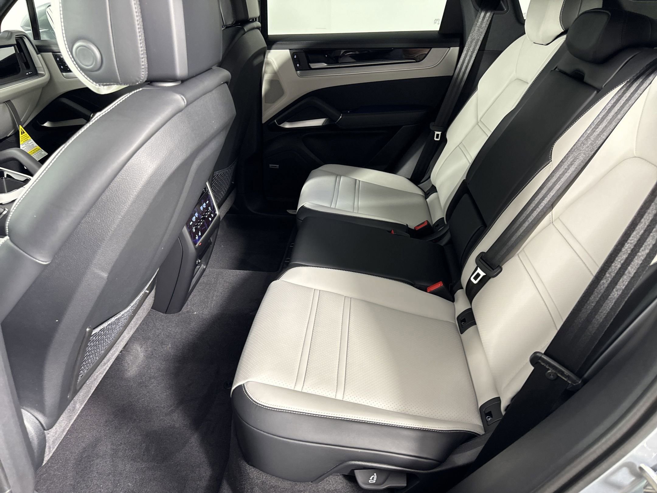 Certified 2025 Porsche Cayenne image 15