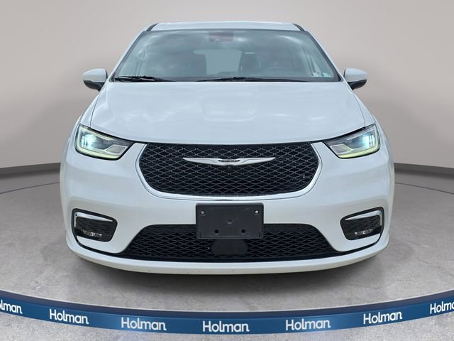 Used 2023 Chrysler Pacifica Touring-L FWD image 3