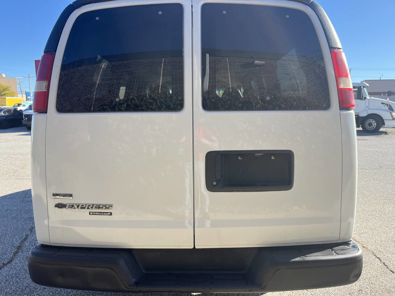Used 2010 Chevrolet Express 1500 LS image 2