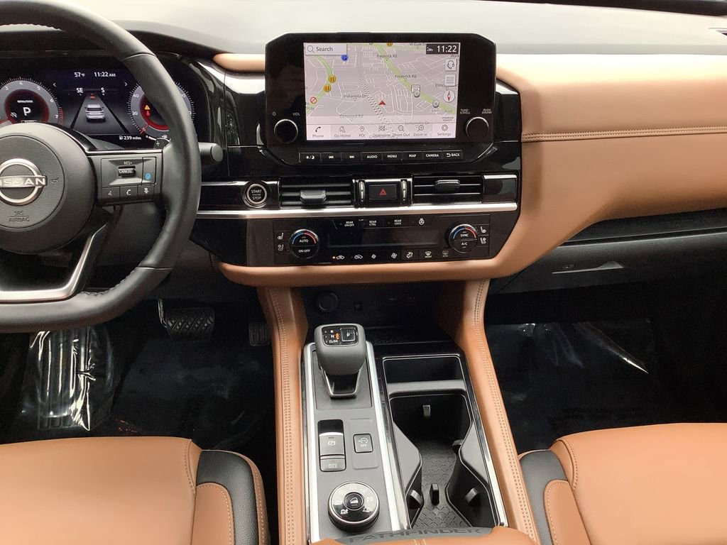 Used 2024 Nissan Pathfinder Platinum image 16