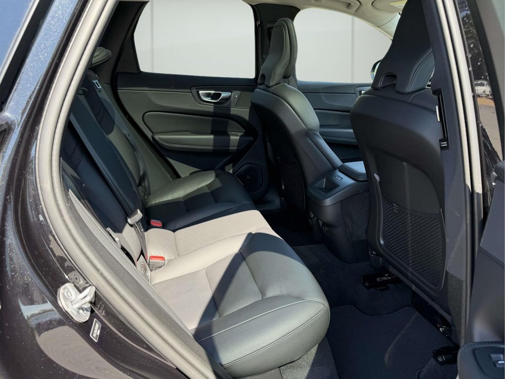 Used 2024 Volvo XC60 B5 Plus w/ Protection Package Premier AWD/4WD image 12