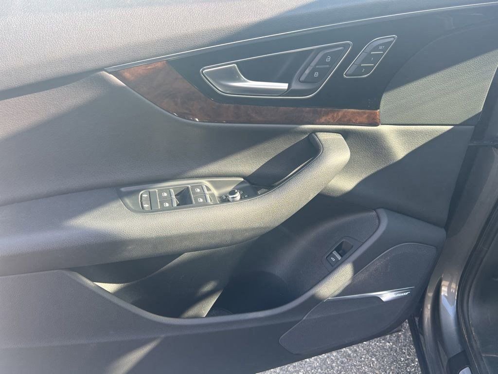 Used 2018 Audi Q7 3.0T Prestige image 9