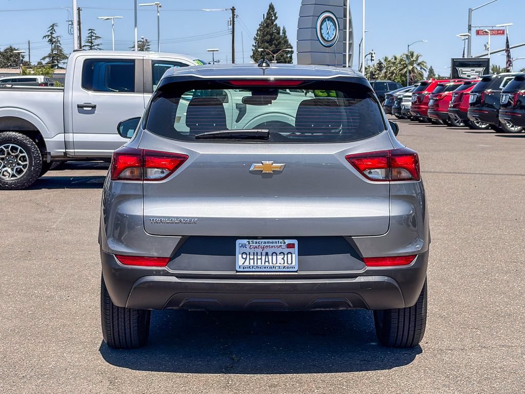 Used 2023 Chevrolet TrailBlazer LS FWD image 3