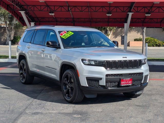 Used 2023 Jeep Grand Cherokee L Laredo AWD/4WD image 3