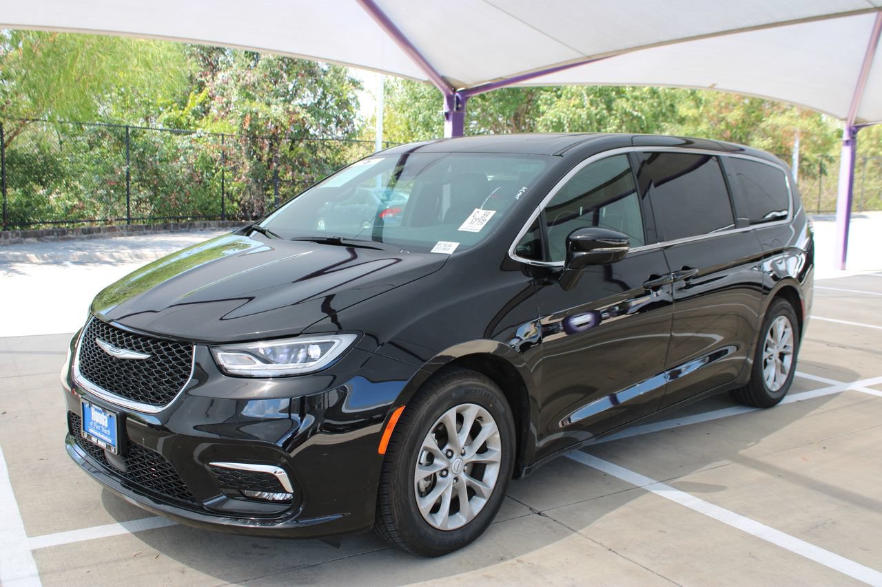 Used 2026 Chrysler Pacifica Limited