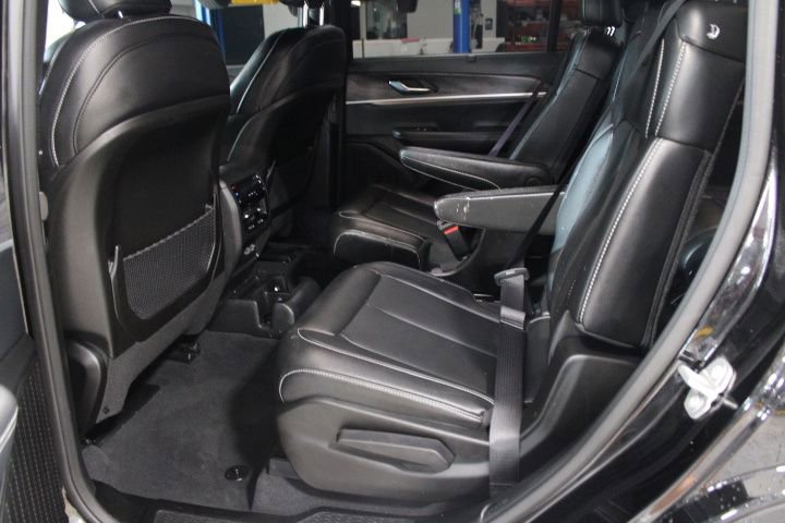 Used 2024 Jeep Grand Cherokee L Limited w/ Luxury Tech Group II AWD/4WD image 14